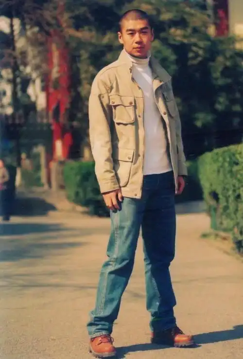 回顾他长得帅有演技出道22年低调得像不存在