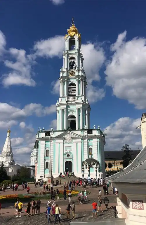 俄罗斯最著名的宗教圣地一一谢尔盖三圣大修道院