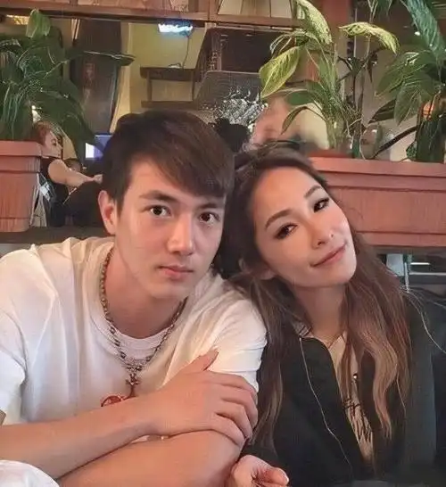 "鲜肉收割机"萧亚轩:坐拥10亿遗产,她的开心你想象不到