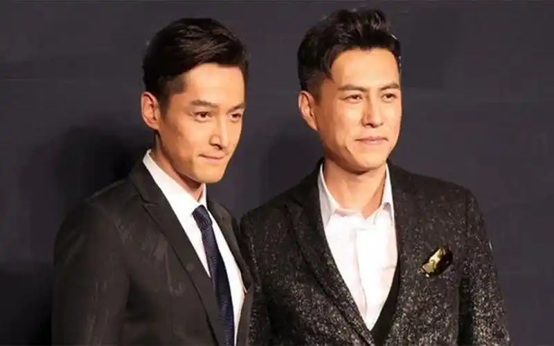 胡歌卸妆后,靳东卸妆后,钟汉良卸妆后!网友:没有对比就没伤害