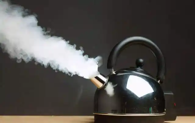 值得一提的是,我们在烧开水时看到的"白气",其实也是属于这类物质,从