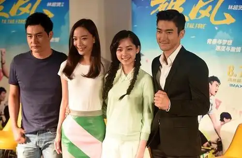 在拍摄期间娜娜还一直对着崔始源撒娇,卖萌.