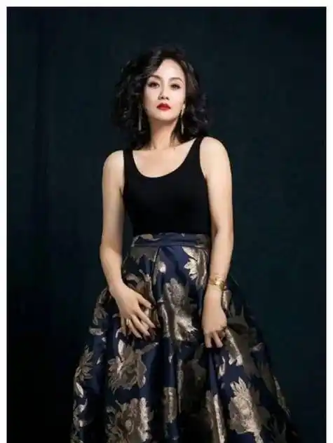 自带贵气,演不了穷人的李颖,入行多年无绯闻,感情生活至今是谜_小时候