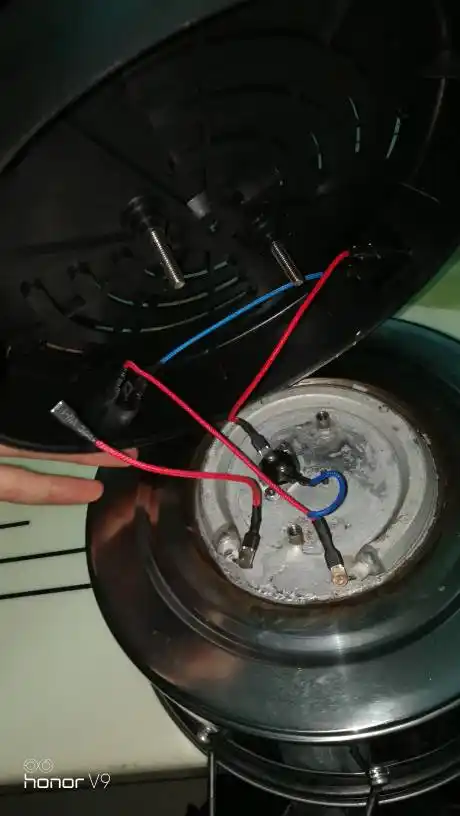 电锅线怎么接,电锅不工作,3根红线,2根蓝线红色的是开关,那边是三头