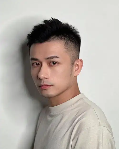 m字发际线的男生别乱剪发型,这3款简单帅气,拯救你的颜值!