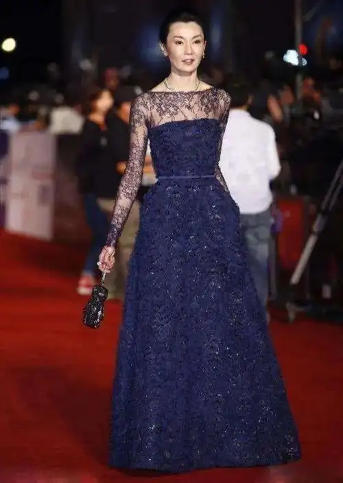 (张曼玉身高体重多少) - 冷求网