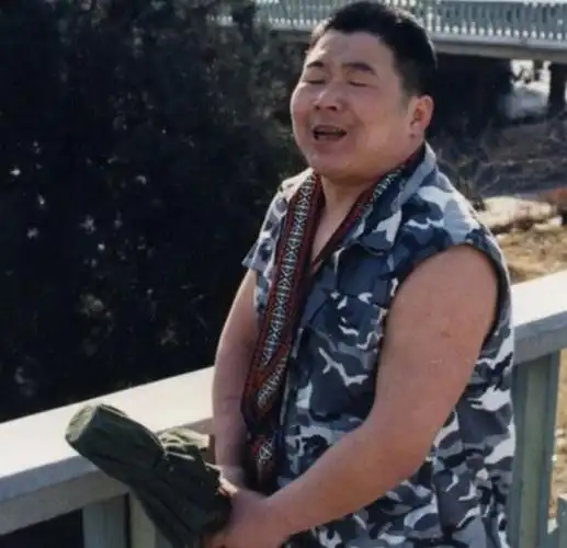 姚二嘎他是陈佩斯的得意门生卖了5年肉饼误入歧途英年早逝