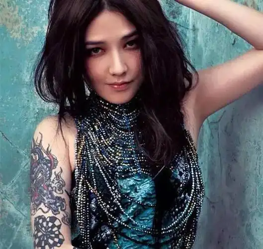 45岁婚姻成谜,说子宫可以不要的范晓萱,午夜梦回时可懊恼过