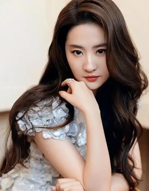 就吃亏在"肩膀"上|蒋欣|刘亦菲|关晓彤|大长腿_网易订阅