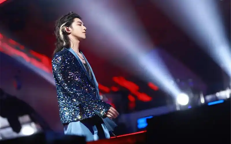 《黑白艺术家》华晨宇2021火星演唱会1204_哔哩哔哩_bilibili