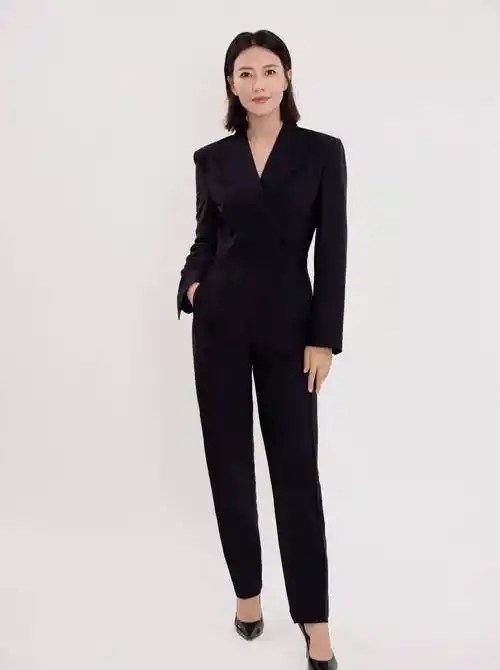 女神高圆圆露背西装写真,优雅的气质完美的身材,曼妙多姿_休闲_衣服