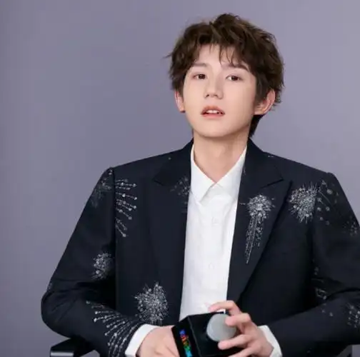 同一男团出身,王源新剧一片叫好,却意外扯下王俊凯的"遮羞布"