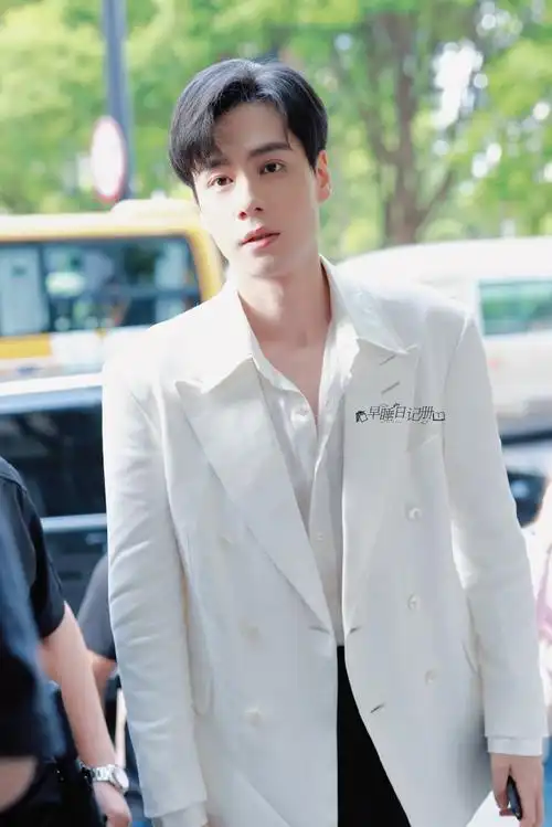 胡一天0611出道周年快乐