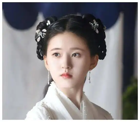 十位梳双丫髻的古装美女,刘亦菲少女,鞠婧祎惊艳,她最精致经典