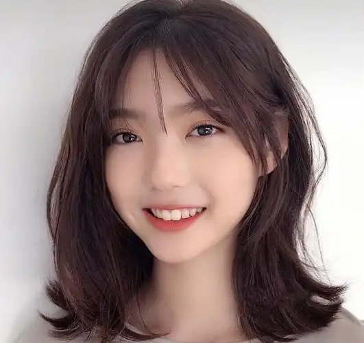 2020年流行发型风向标木马卷复古成熟有韵味漫画刘海时尚再现