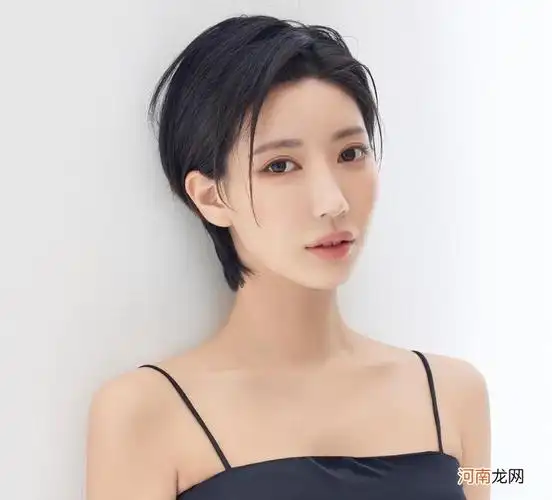 女生帅气短发发型 女生帅气短发发型图片