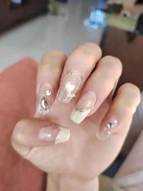 最近流行的美甲款式