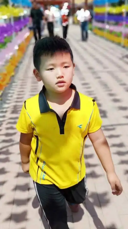 这个狂拽酷炫吊炸天全宇宙无敌帅小伙就是男主你.