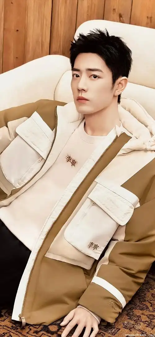 金秋暖阳下帅气俊朗的肖战#肖战##肖战我喜欢你#@x玖少年团肖战daytoy