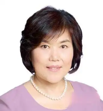 50岁长脸女人适合什么发型 50岁长脸女人适合什么发型图片