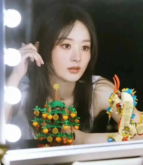 赵丽颖送新春祝福造型爆火!