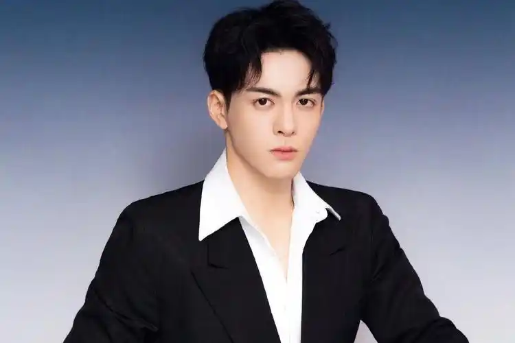 曾舜晞否认恋情后现身《慕南枝》发布会,与鞠婧祎同框身材引热议