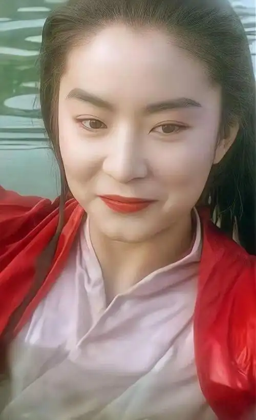 68岁林青霞近照美艳,戴近亿珠宝出席活动,体态丰腴颜值佳