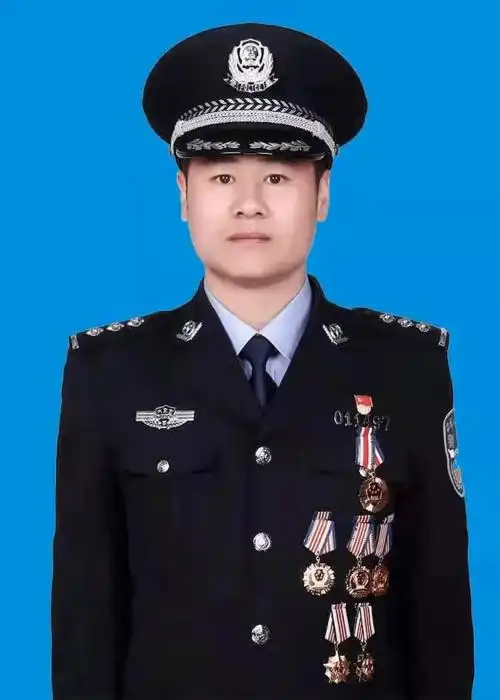 【英模教育】李山尊:不辜负头顶上闪耀的警徽