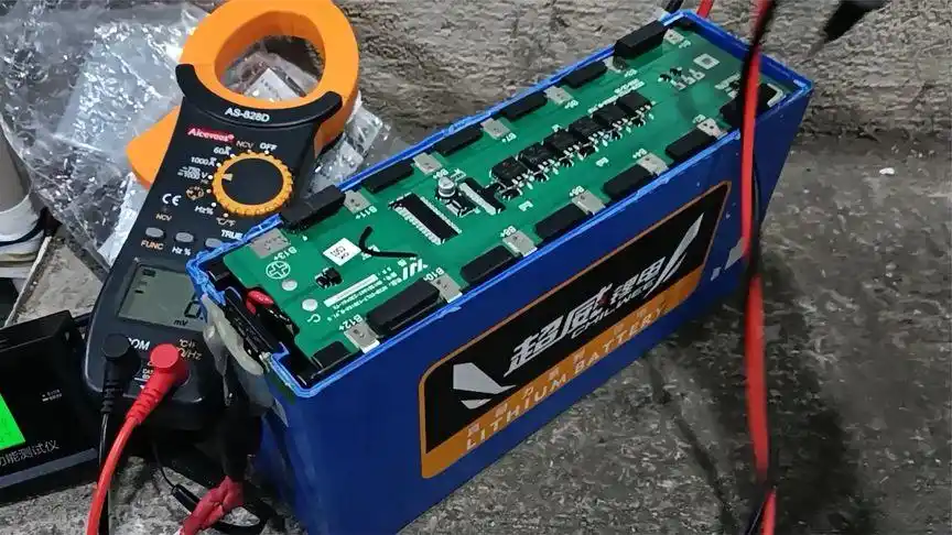 拆一组超威锂电池,这个做工还有人吐槽吗?检测看看能不能修好