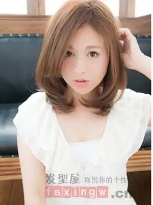 中长发内扣发型图片 速变小脸俏佳人