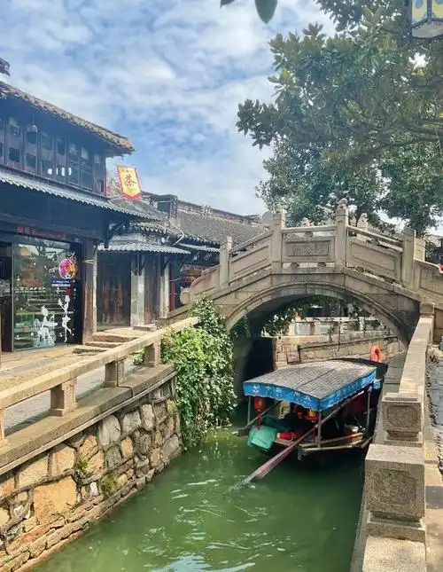 这是江南四大才子文征明笔下的锦溪古镇,它地处距离上海一小时车程的