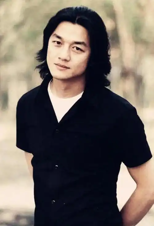 把两位前婆婆当成亲妈帮助情敌女儿出道王菲的格局不一般