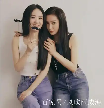 赵丽颖倪妮同款封面?倪妮气场强大时尚感强,赵丽颖输了