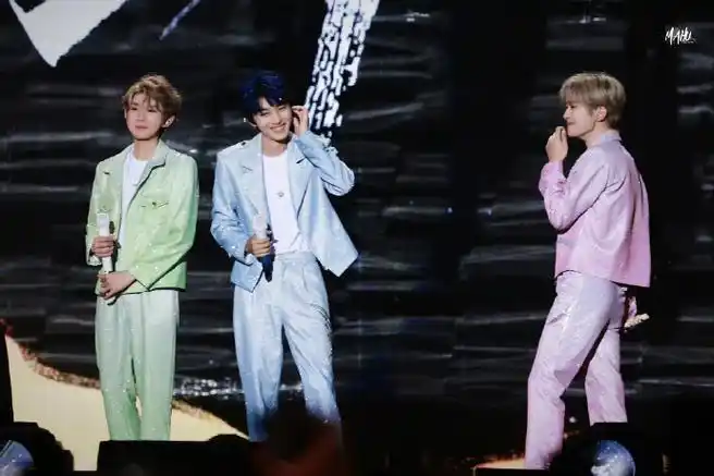 tfboys演唱会绝世大刀