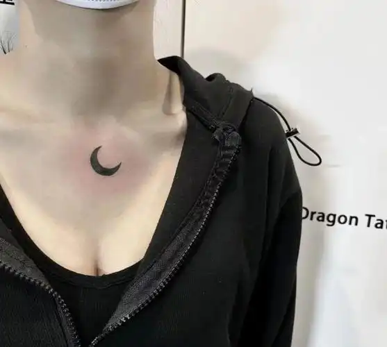最新月亮纹身图案大全女月亮纹身图片的意义9