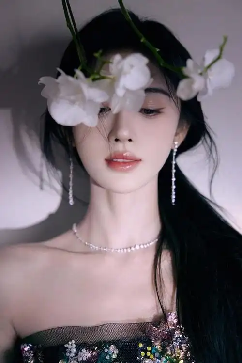 鞠婧祎活动红毯,浪漫春日里的漂亮小鞠