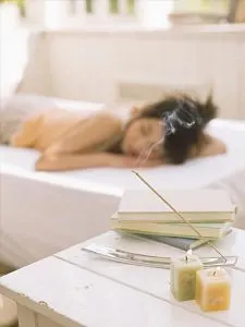 一个人 女人 睡觉_图片大全_全景网