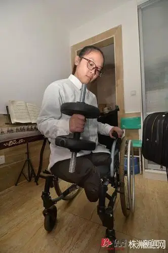 汶川地震截肢女孩被加拿大飞行学校录取(3)