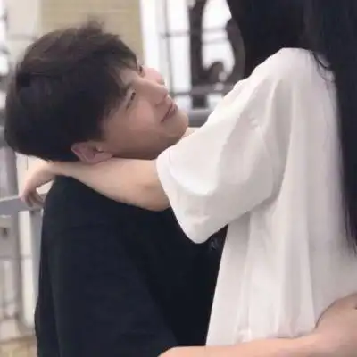 ins真人接吻情头正式通知:我有情况了刚开始很甜_情侣头像_我要个性网