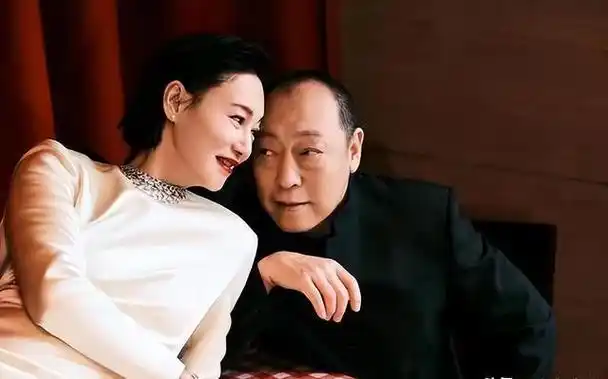 倪大红作为娱乐圈内备受尊敬的演员,多年来一直保持着与妻子倪炜的