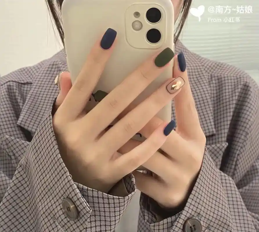 秋冬显白美甲  短指甲也可以这么美  美甲图片分享  #仙 - 抖音