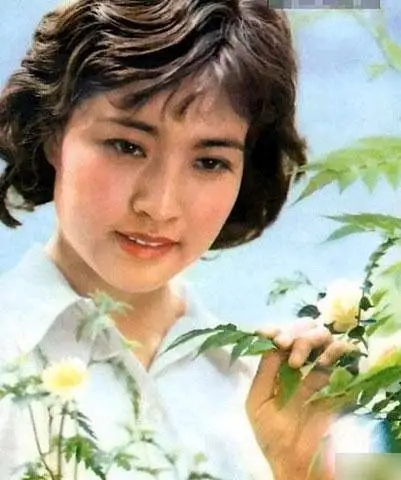 神颜考古|刘晓庆拉皮回到20岁,耳朵却成了唯一bu_圈子-新氧美容整形