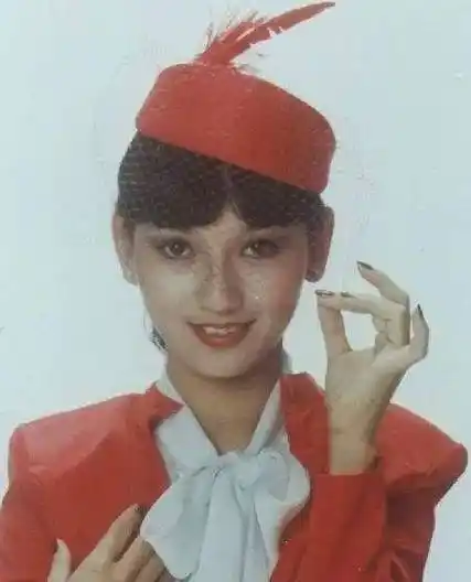 原创66岁赵雅芝豪宅开派对老公的时尚惹非议你装淡定的样子真令人心疼