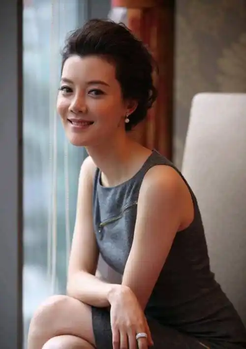 她参演的电视剧一部接一部,很快就成为了观众心中的实力派女演员.