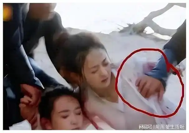 假借拍戏之名实则伸咸猪手假戏真做的内娱真挺离谱