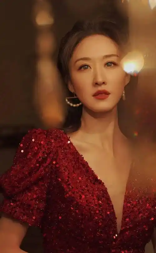 张雯古典美写真_卷发_一身_时尚