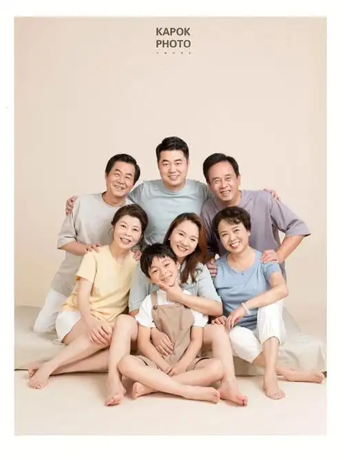 三代同堂其乐融融全家福