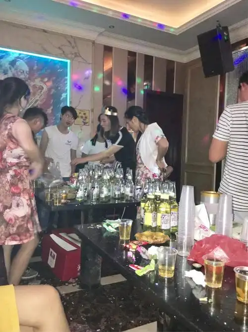 庆祝闺蜜生日ktv