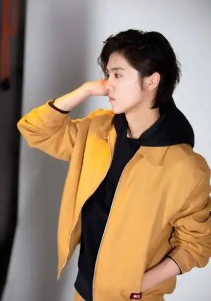 有种成熟叫鹿晗谈恋爱,换"直男刘海"发型后,越来越有男人味_感觉_时候