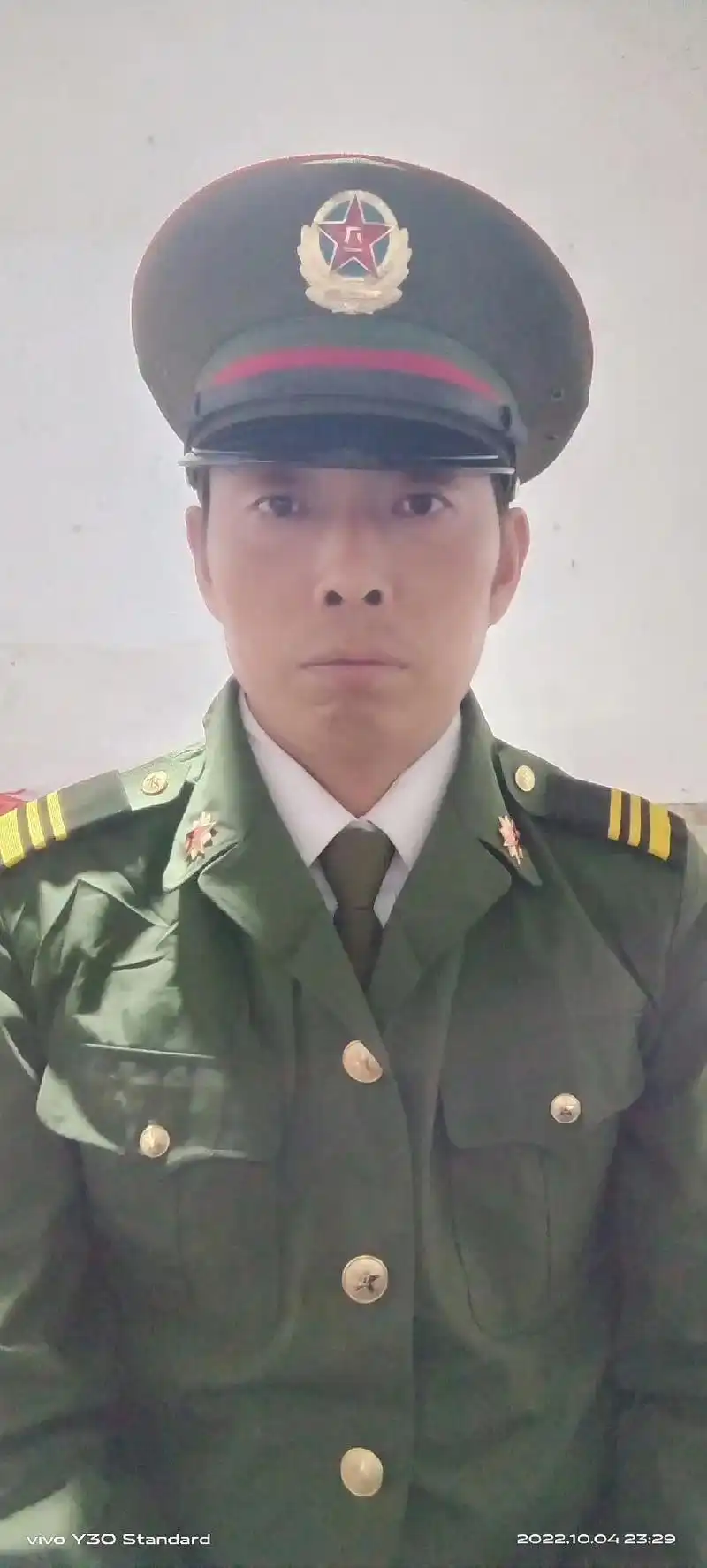 最美军装 #只有照片能记录这份珍贵的回忆 #愿岁月善待你我 - 抖音